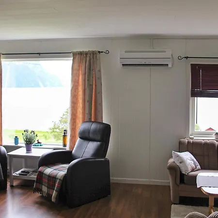 9 Person In Casa de Férias Lyngseidet