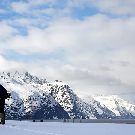 9 Person In בית נופש